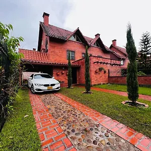 Hermosa Casa , Con Parqueadero En Cerca Al Aeropuerto Сasa de vacaciones Rionegro
